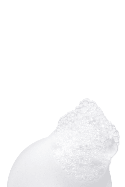 Primer plano de una textura cremosa blanca y rica, que ilustra un producto capilar nutritivo.