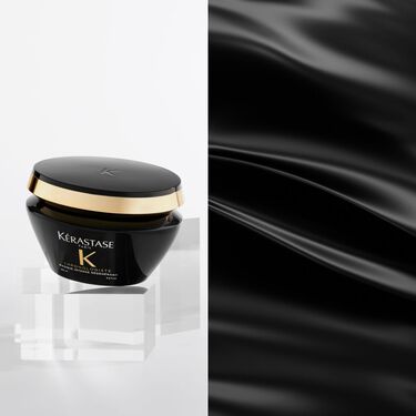El masque Chronologiste Kerastase e appoggiato su un supporto bianco.