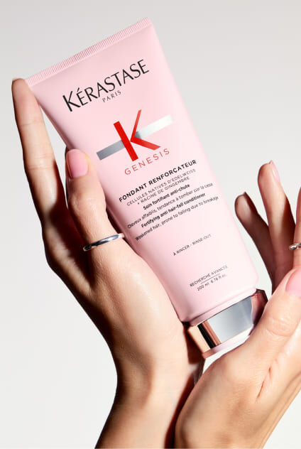 Tubo rosa del acondicionador Kerastase Genesis Fondant Renforcateur.