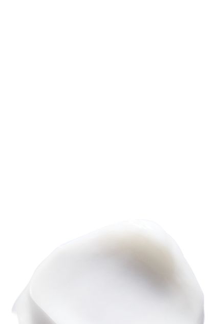 Primer plano de una textura cremosa blanca y rica, que ilustra un producto capilar nutritivo.