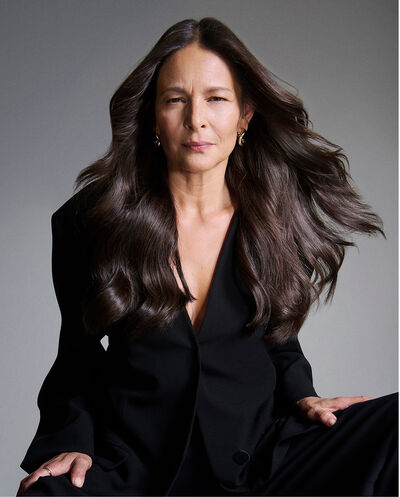 Femme aux cheveux boucles
