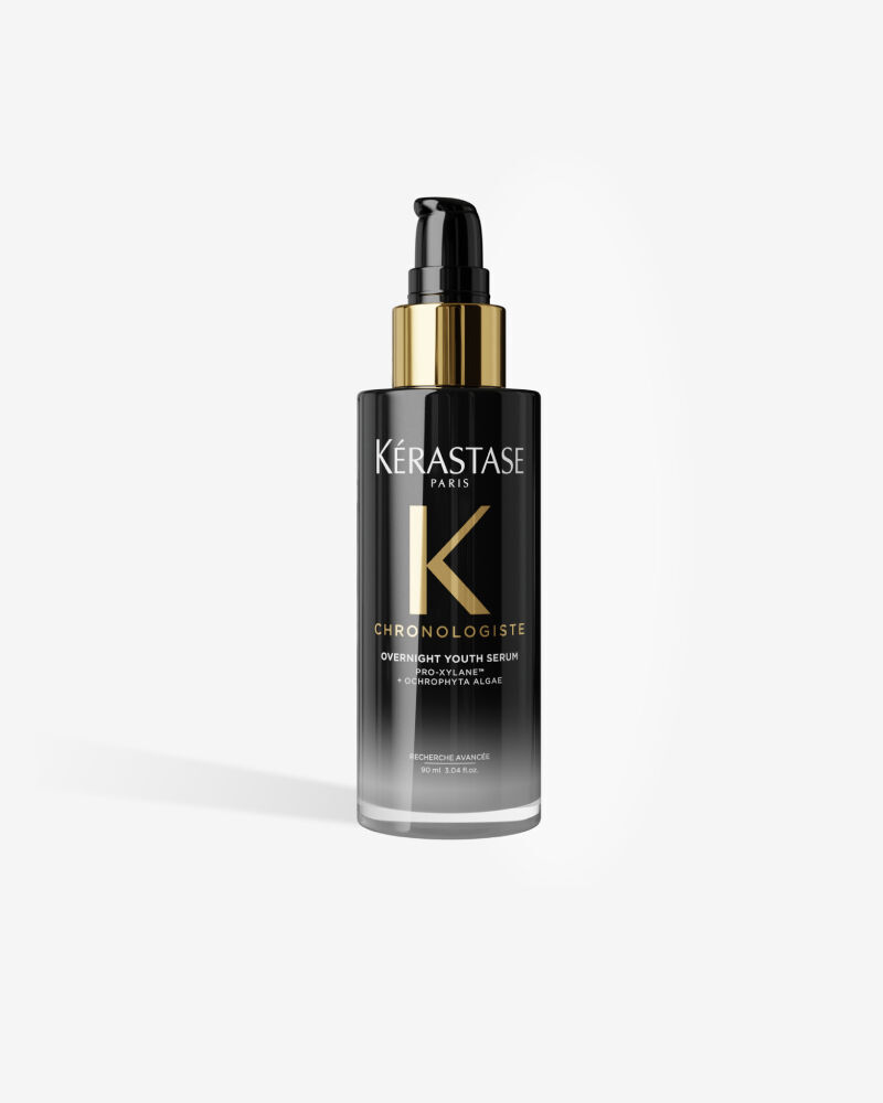 Serum de noche Kerastase Chronologiste Overnight Youth Serum en un frasco con dosificador negro y detalles dorados.