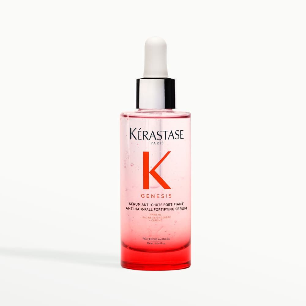 Primer plano de burbujas claras en el serum Kerastase Genesis, ilustrando la textura del producto.