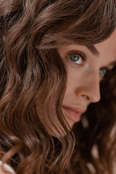 Nutritive de Kerastase - Emily Ratajkowski - Cabello seco