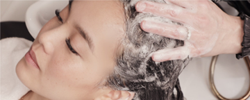 Пилинг кожи головы что это. Decohair пилинг кожи головы. Пилинг кожи головы фото. Волосы перхоть до после. Пилинг для кожи головы.