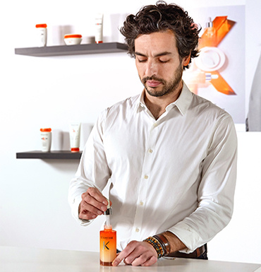 Kerastase’s Professional Hairdresser representative, Hovig – presenting the new Nutritive split-ends serum.